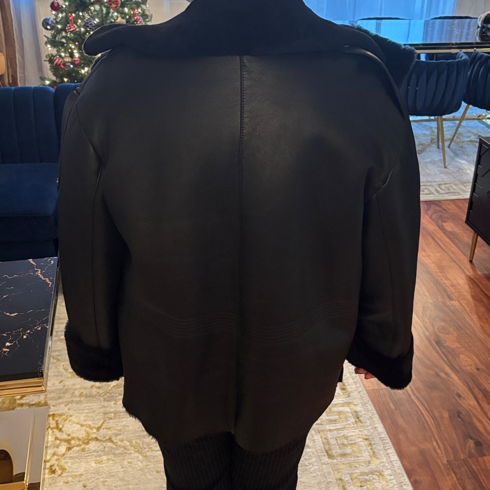 Luxurious Black Shearling Jacket - Picture 3 of 8